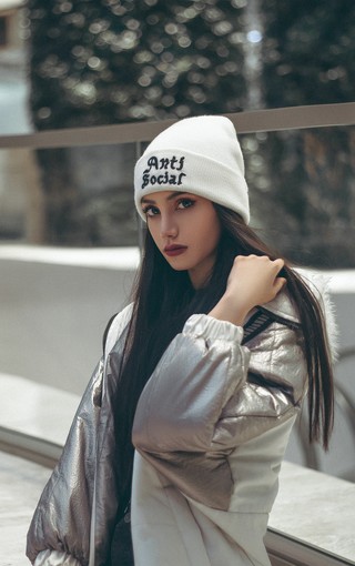 欧美优雅美女图片壁纸-芒果图库