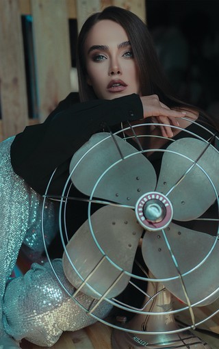 高级脸美女图片壁纸2-芒果图库
