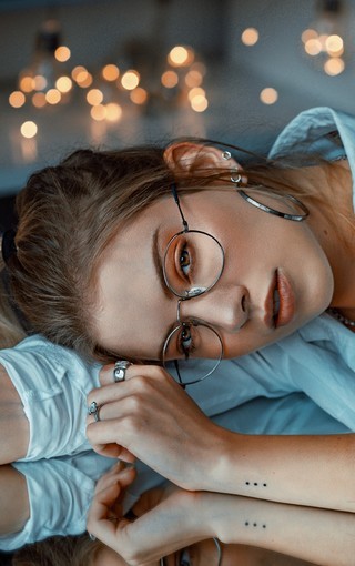 魅力浓妆美女图片壁纸-芒果图库