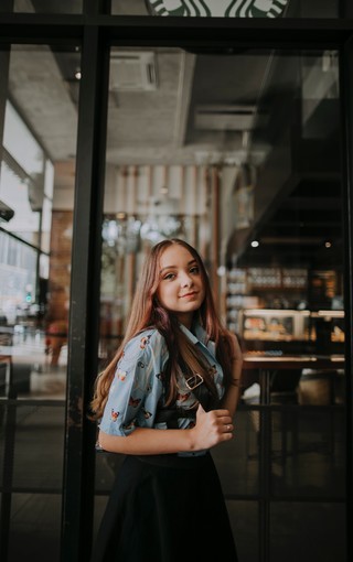 知性美女图片壁纸-芒果图库