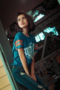 高清迷人知性美女图片壁纸2