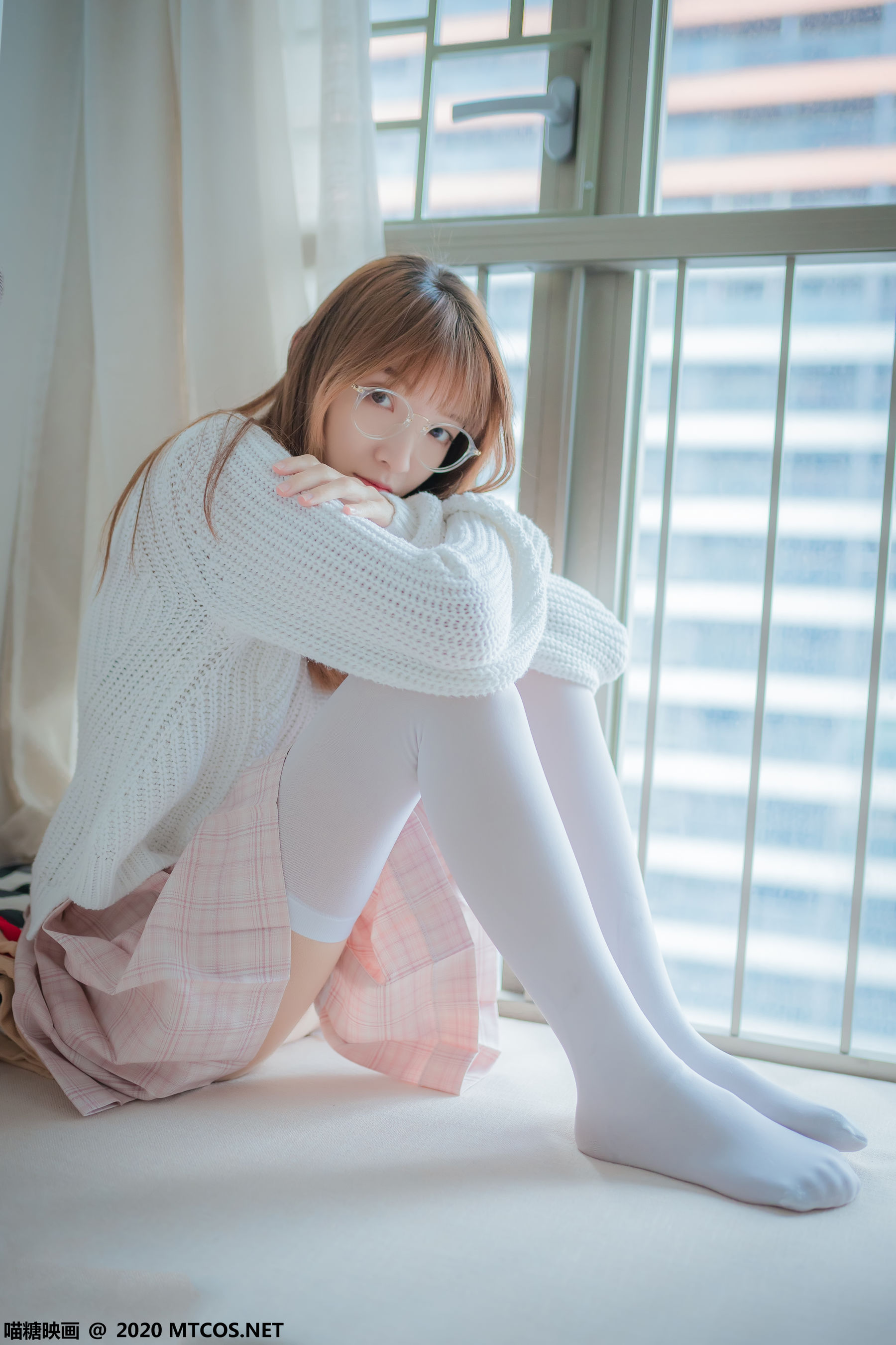 [喵糖映画] VOL.077 《粉格裙的眼睛娘》 写真集-芒果图库