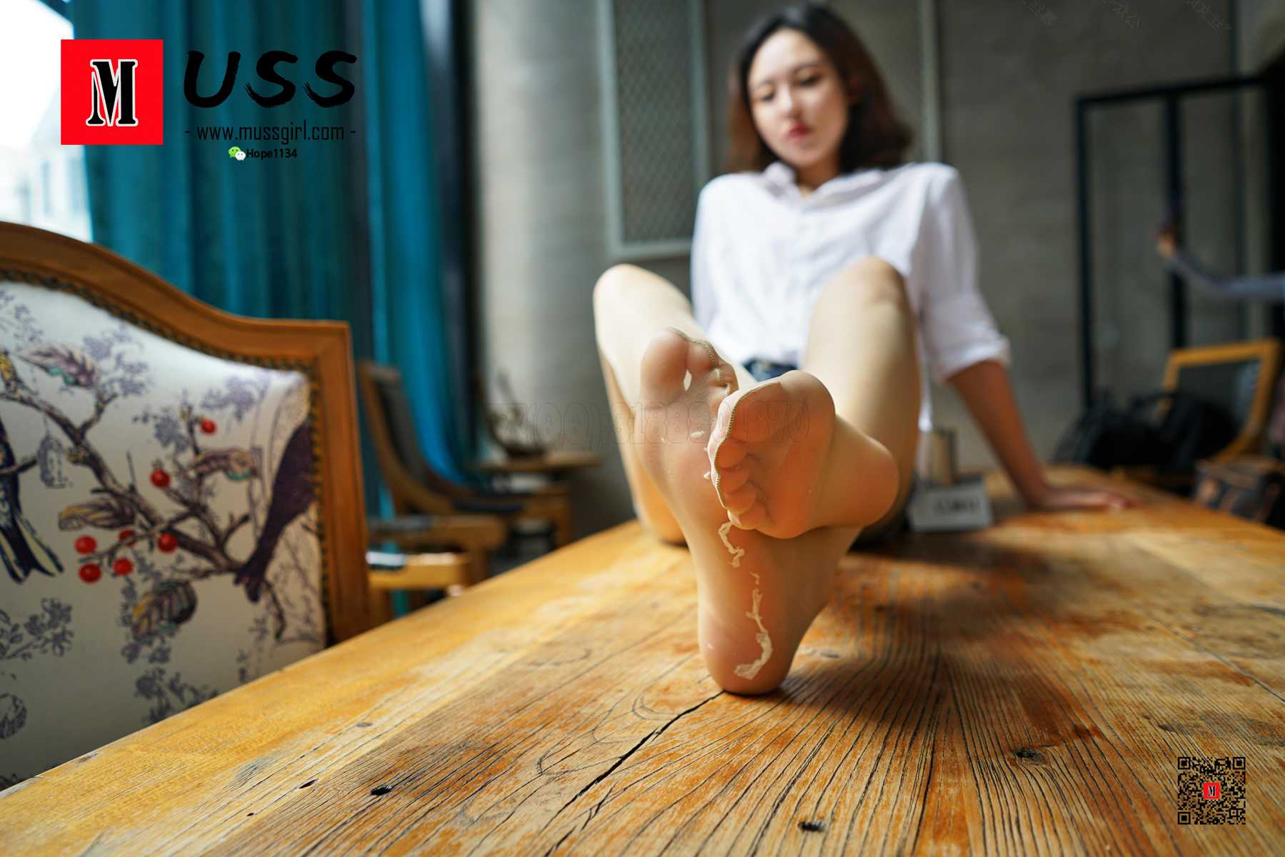 [MussGirl]慕丝女郎 No.036 很酷吧 是她的靴子太热了-芒果图库