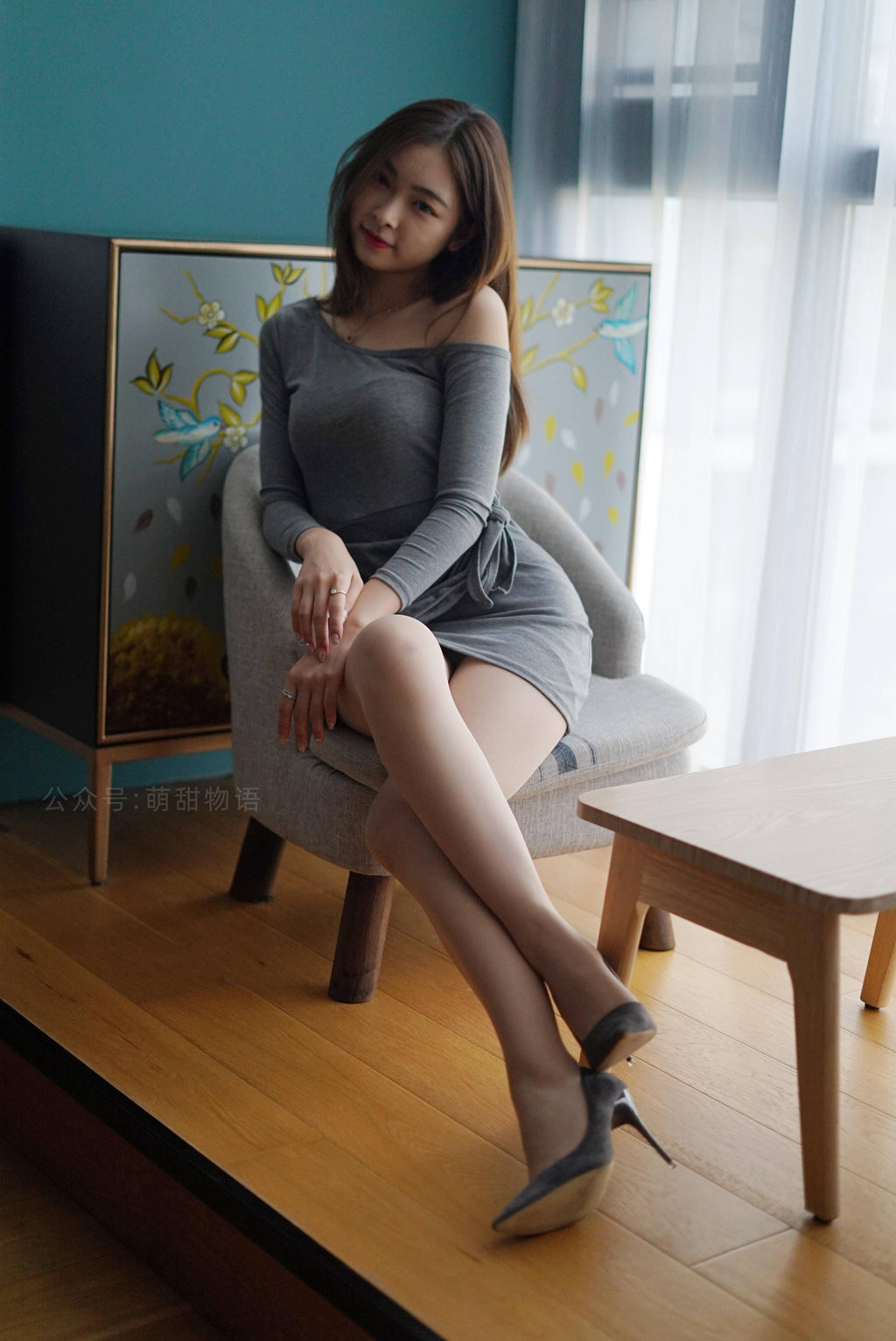 萌甜物语 XM122 姗姗《露肩连衣裙》-芒果图库
