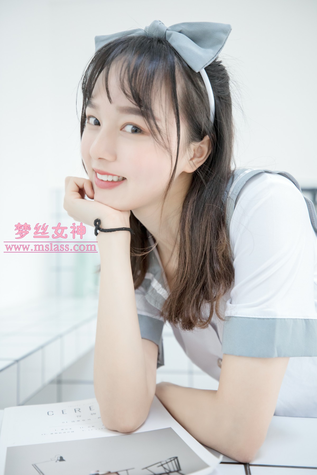 [MSLASS]梦丝女神 – 玥玥 白色丝袜空间-芒果图库
