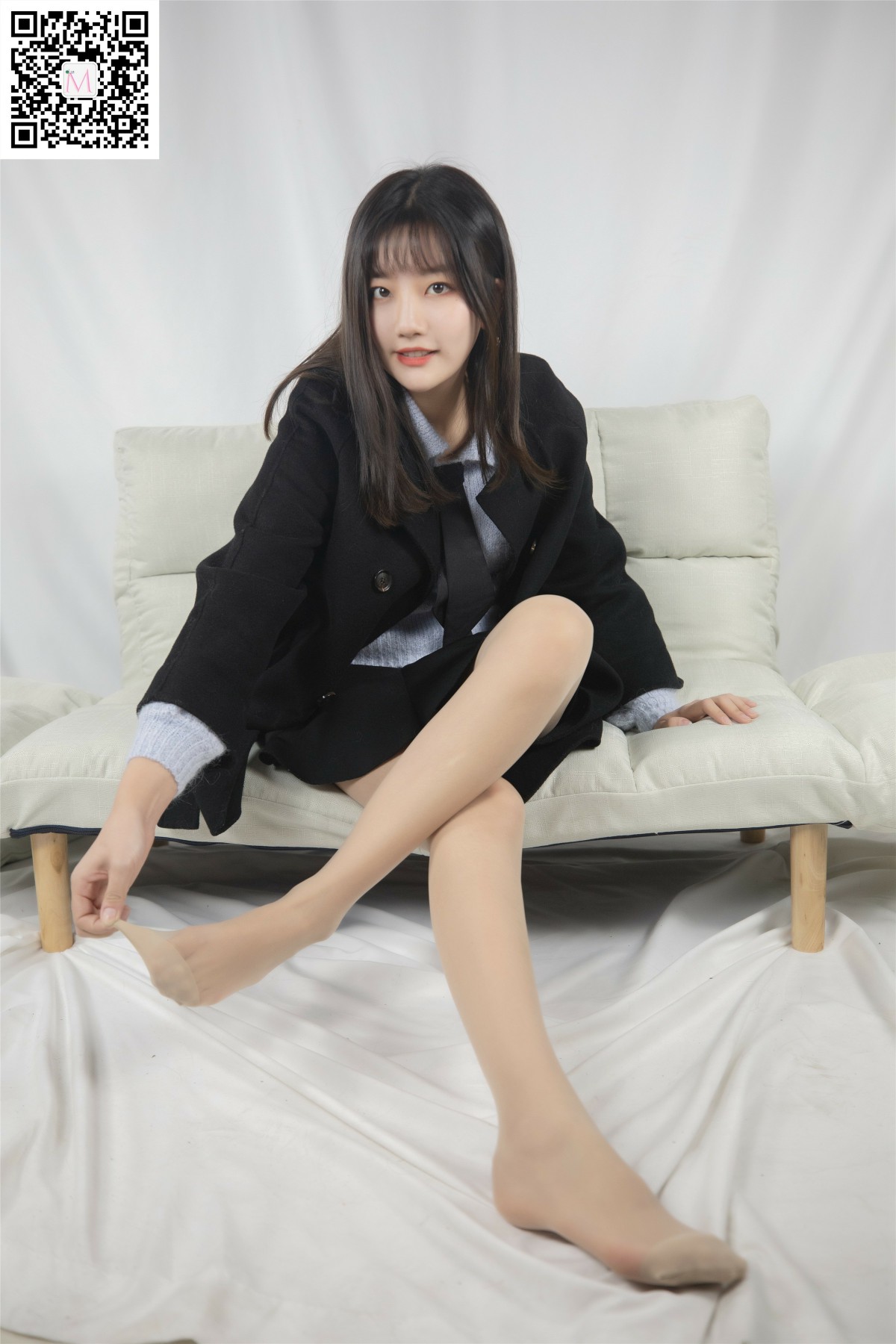 [MSLASS]梦丝女神 – 小盐 黑风衣下的美腿-芒果图库